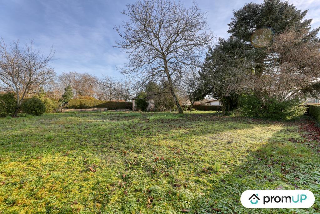 Terrain à vendre Cher Les Aix d'Angillon - 18220 - Photos Vivastreet (V5106) Beau terrain 1807 m² avec garage