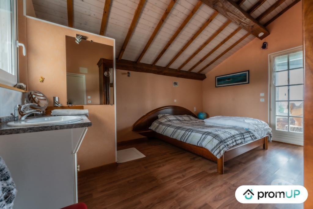 Vente Maison Allier Rongeres - 03150 - Photos Vivastreet (V5125) Ferme de 17,8 ha, maison avec piscine 225 m²