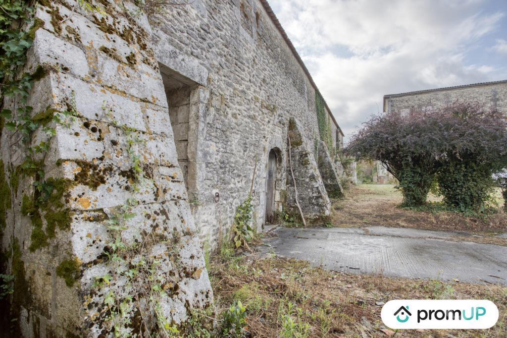 Vente Maison Charente-Maritime Loire les Marais - 17870 - Photos Vivastreet (VM2468) Maison ancienne de 490 m2 à rénover