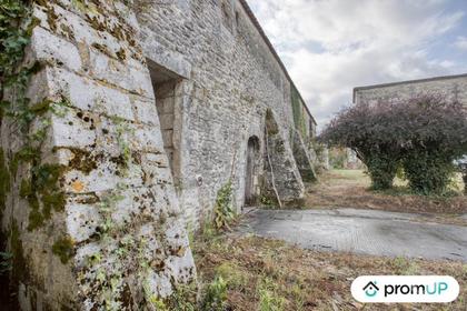 Achat maison Loire les Marais Charente-Maritime - Photos Vivastreet (VM2468) Maison ancienne de 490 m2 à rénover