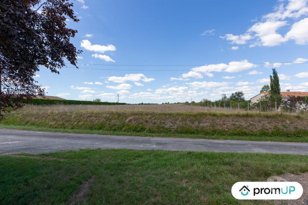 Terrain à vendre Charente-Maritime Fontaines d'Ozillac - 17500 - Photos Vivastreet (VT572) Terrain constructible 3000m2