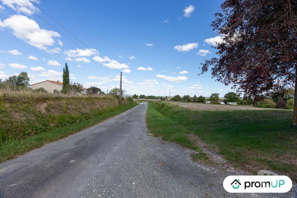 Terrain à vendre Charente-Maritime Fontaines d'Ozillac - 17500 - Photos Vivastreet (VT572) Terrain constructible 3000m2