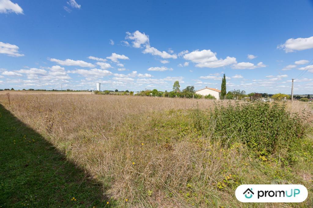 Terrain à vendre Charente-Maritime Fontaines d'Ozillac - 17500 - Photos Vivastreet (VT572) Terrain constructible 3000m2