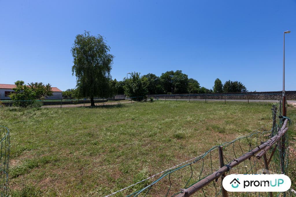 Terrain à vendre Charente-Maritime St Vaize - 17100 - Photos Vivastreet (VT424) Terrain constructible de 1921m²