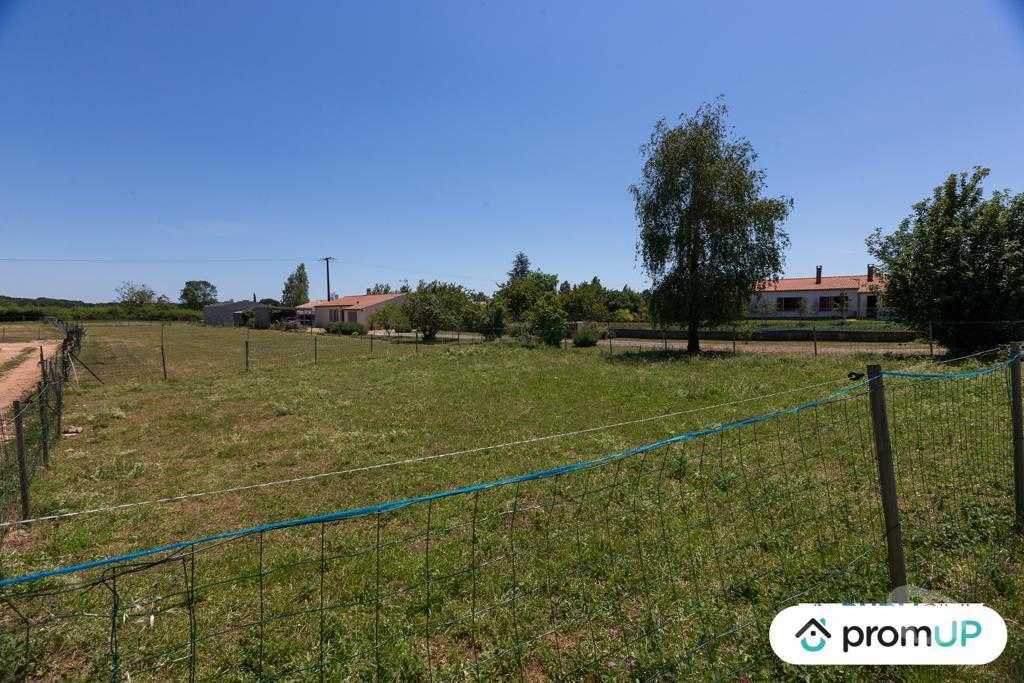 Terrain à vendre Charente-Maritime St Vaize - 17100 - Photos Vivastreet (VT424) Terrain constructible de 1921m²