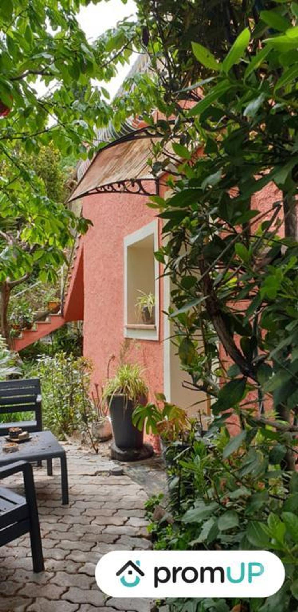 Vente Maison Alpes-Maritimes Cagnes sur Mer - 06800 - Photos Vivastreet (VM3753) Maison avec piscine de 300 m2 à vendre à...