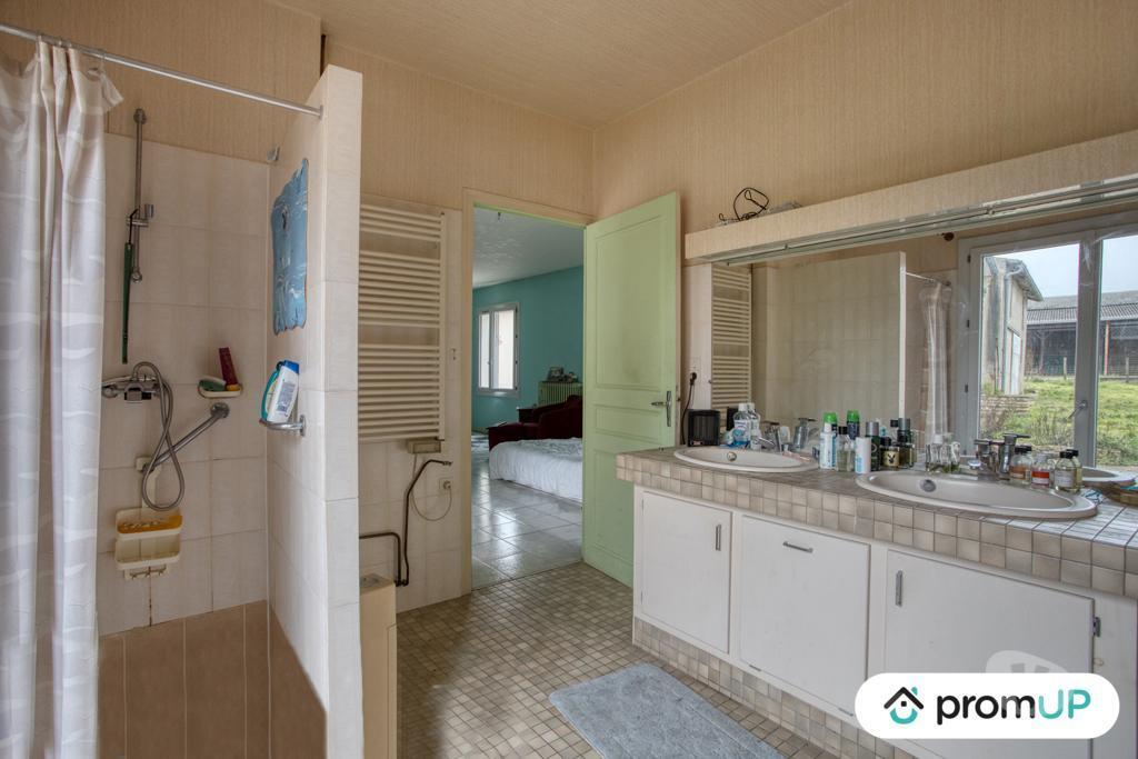 Vente Maison Deux-Sèvres Doux - 79390 - Photos Vivastreet (VM1624) Maison 7 pièces 180 m2à vendre à Doux (79)