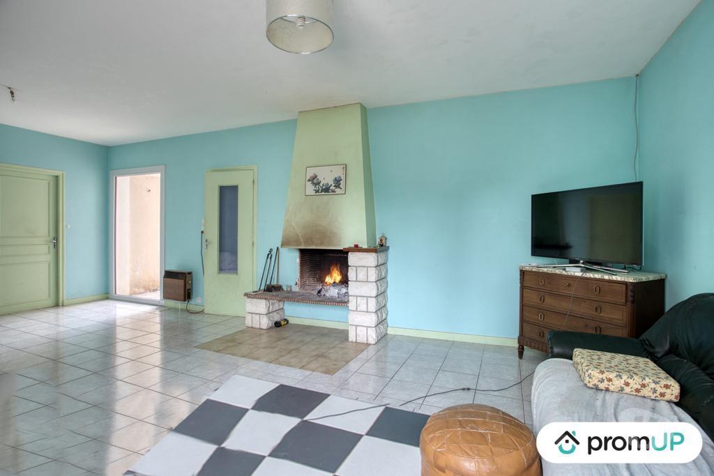 Vente Maison Deux-Sèvres Doux - 79390 - Photos Vivastreet (VM1624) Maison 7 pièces 180 m2à vendre à Doux (79)