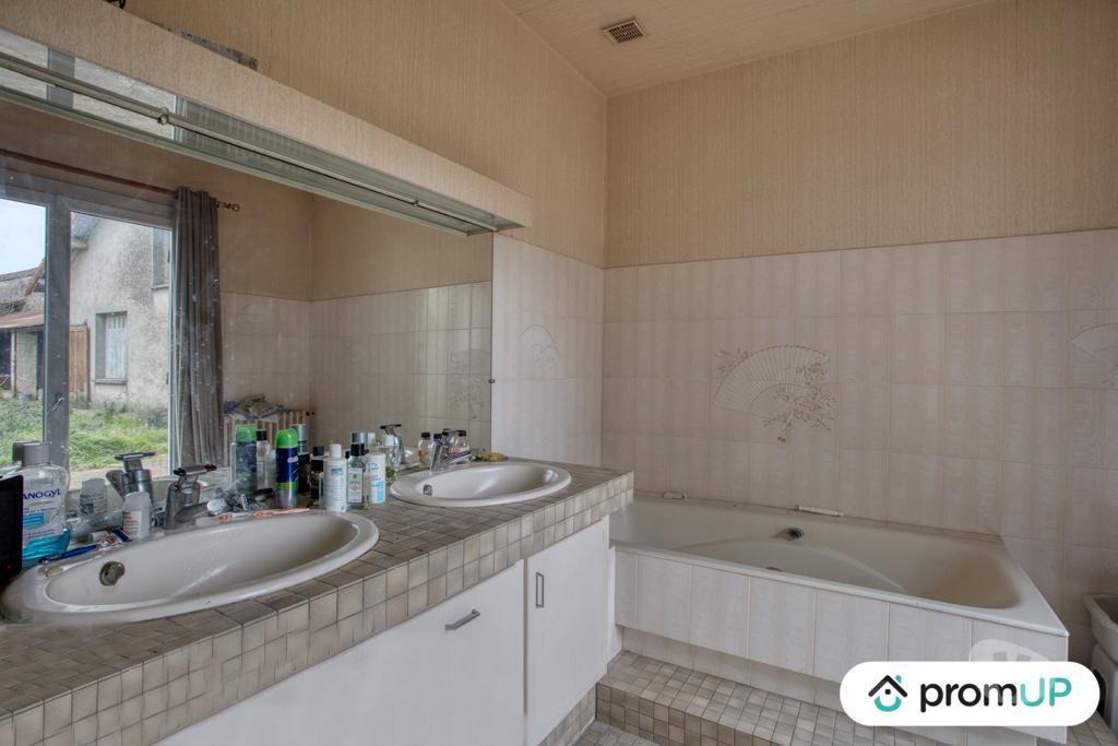 Vente Maison Deux-Sèvres Doux - 79390 - Photos Vivastreet (VM1624) Maison 7 pièces 180 m2à vendre à Doux (79)