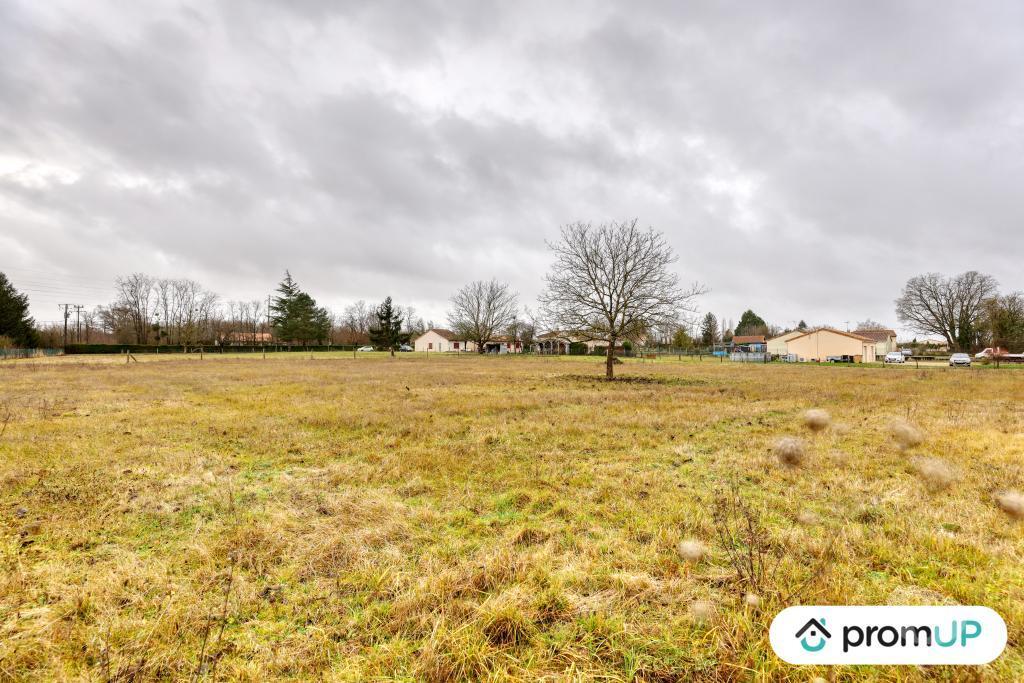 Terrain à vendre Vienne Montmorillon - 86500 - Photos Vivastreet (VT1163) Grand terrain constructible à Montmorillon (86, Vienne)