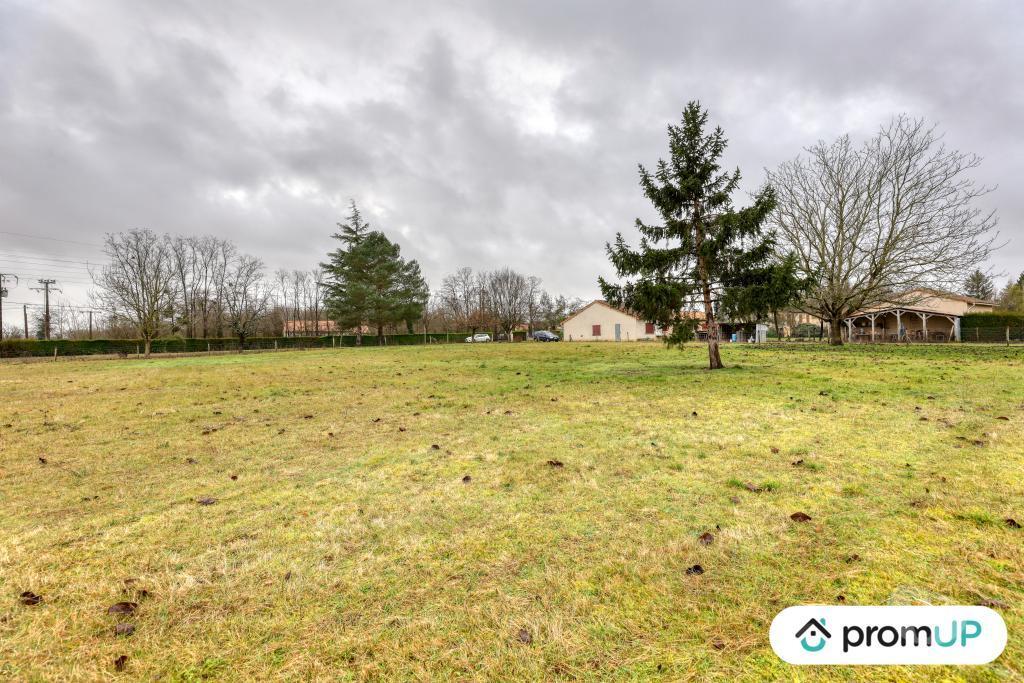 Terrain à vendre Vienne Montmorillon - 86500 - Photos Vivastreet (VT1163) Grand terrain constructible à Montmorillon (86, Vienne)