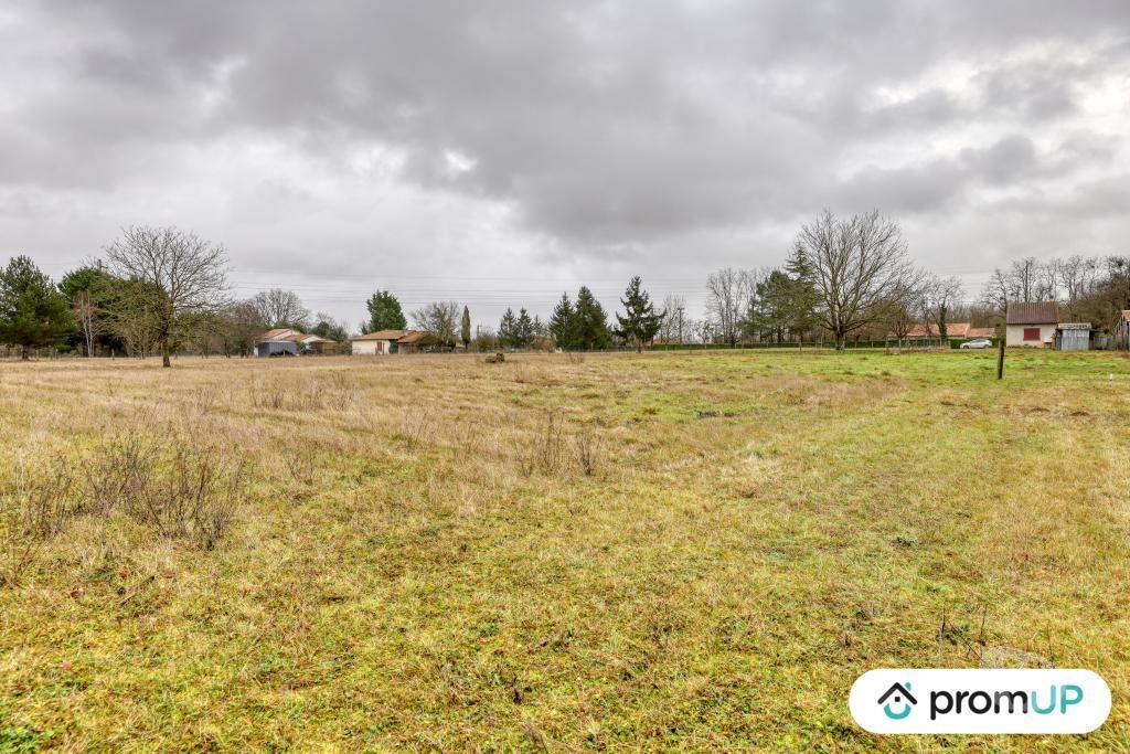 Terrain à vendre Vienne Montmorillon - 86500 - Photos Vivastreet (VT1163) Grand terrain constructible à Montmorillon (86, Vienne)