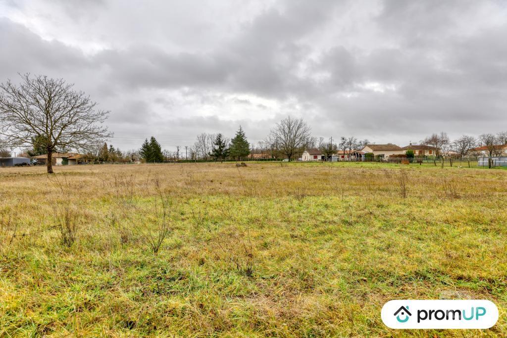 Terrain à vendre Vienne Montmorillon - 86500 - Photos Vivastreet (VT1163) Grand terrain constructible à Montmorillon (86, Vienne)