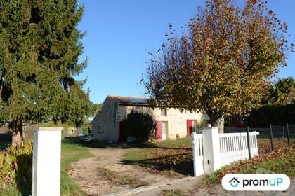Vente Maison St Sauveur Dordogne - Photos Vivastreet (VM4012) Bien rare : maison avec piscine + T2 bis loué au...