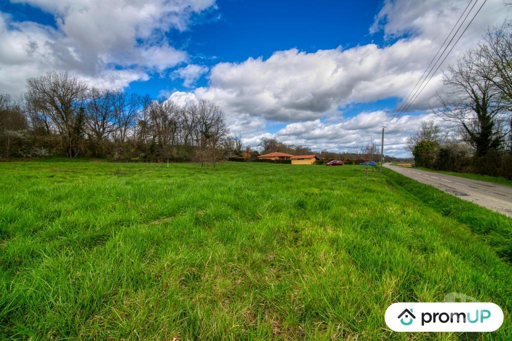 Terrain à vendre Tarn-et-Garonne Larrazet - 82500 - Photos Vivastreet (V5568) Terrain constructible de 2 000 m2 à Larrazet