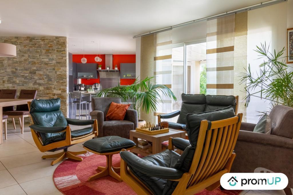 Vente Maison Charente Montemboeuf - 16310 - Photos Vivastreet (VM2476) Belle maison 13 pièces de 284 m² avec panneaux solaires
