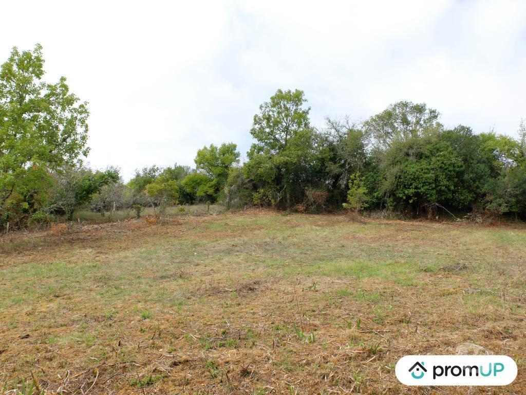 Terrain à vendre Dordogne St Cyprien - 24220 - Photos Vivastreet (VT904) Beau terrain constructible de 1 946m2 au calme