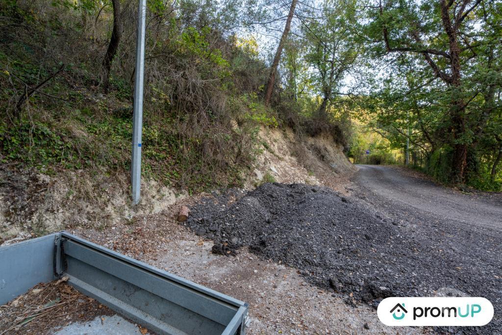 Terrain à vendre Alpes-Maritimes L'Escarene - 06440 - Photos Vivastreet (V4870) Terrain non constructible typiquement provençal dans...