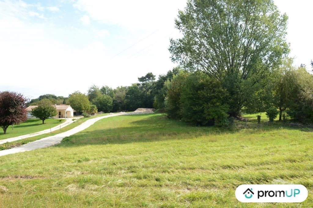 Terrain à vendre Dordogne Mensignac - 24350 - Photos Vivastreet (VT1058) Terrain constructible de 1466m2 situé à Mensignac