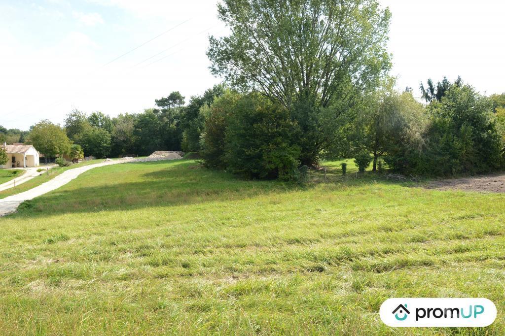 Terrain à vendre Dordogne Mensignac - 24350 - Photos Vivastreet (VT1058) Terrain constructible de 1466m2 situé à Mensignac