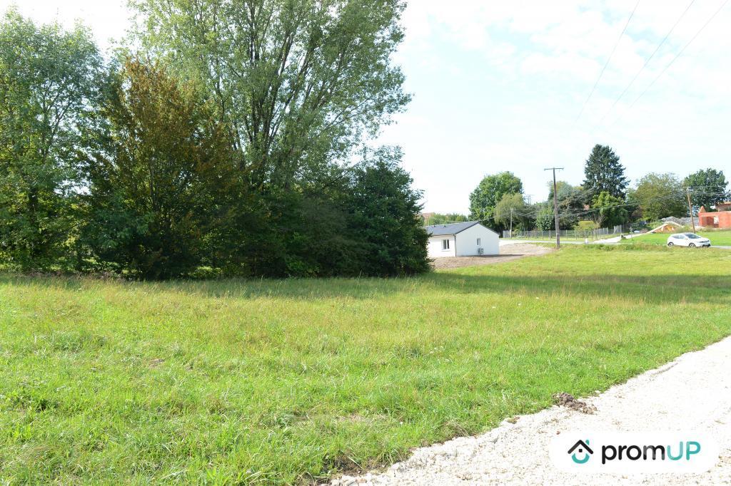 Terrain à vendre Dordogne Mensignac - 24350 - Photos Vivastreet (VT1058) Terrain constructible de 1466m2 situé à Mensignac