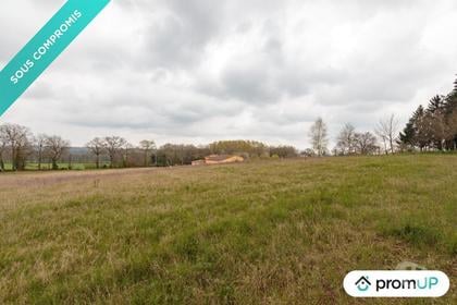 Vente Terrain Confolens Charente - Photos Vivastreet (VT1207) Grand terrain plat à Confolens en Charente, une cité...