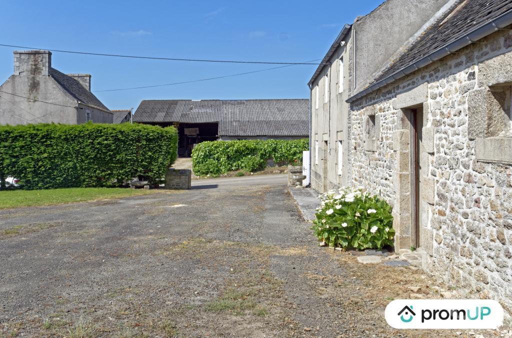 Vente Maison Finistère Loc Eguiner St Thegonnec - 29410 - Photos Vivastreet (V5957) Corps de ferme à rénover avec maison de 5 pièces situé à