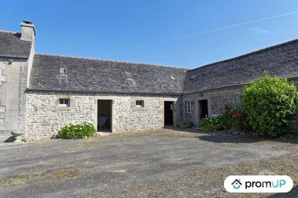 Vendre maison Loc Eguiner St Thegonnec Finistère - Photos Vivastreet (V5957) Corps de ferme à rénover avec maison de 5 pièces situé à