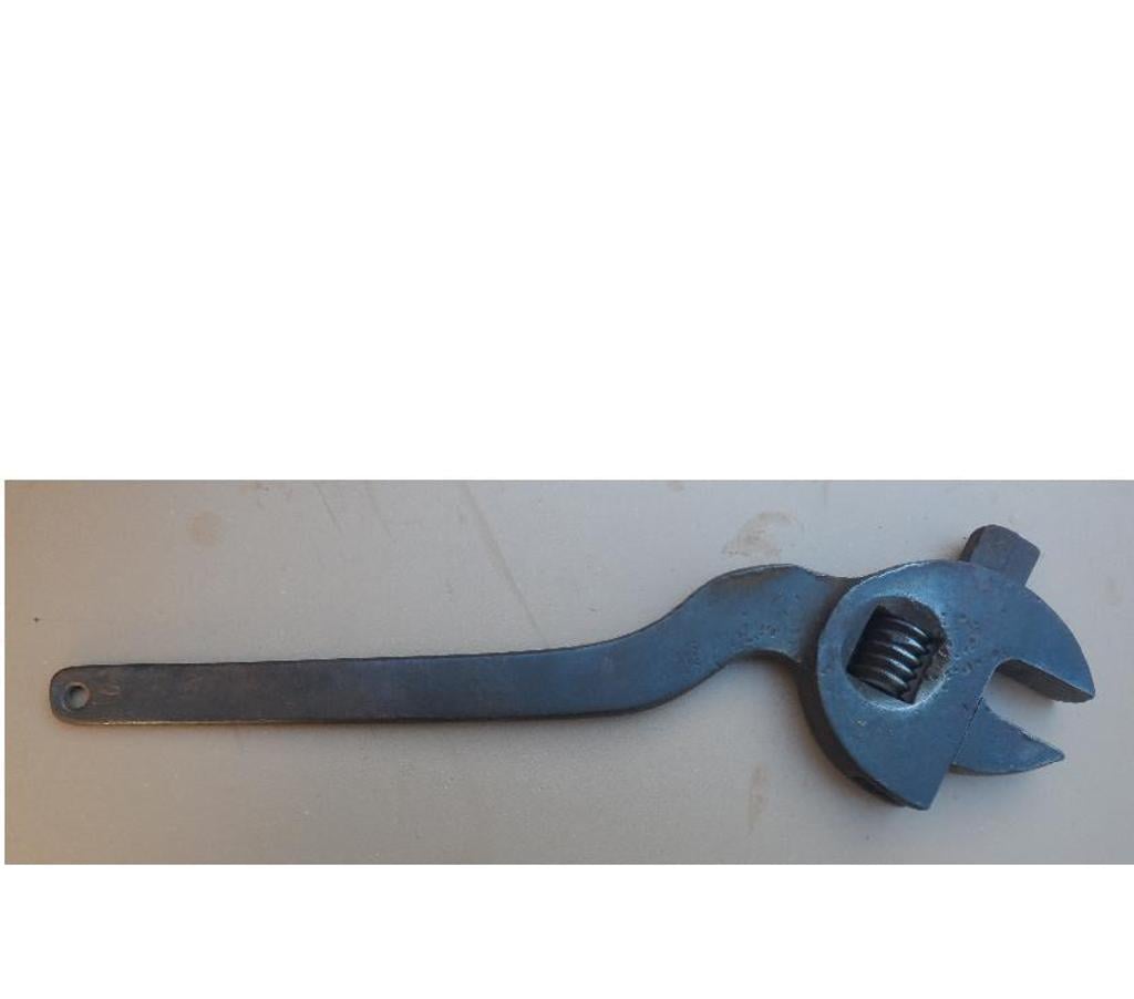  Hérault Castries - 34160 - Photos Vivastreet Clé à molette coudée ancienne N°7 graissée, fonctionnelle 