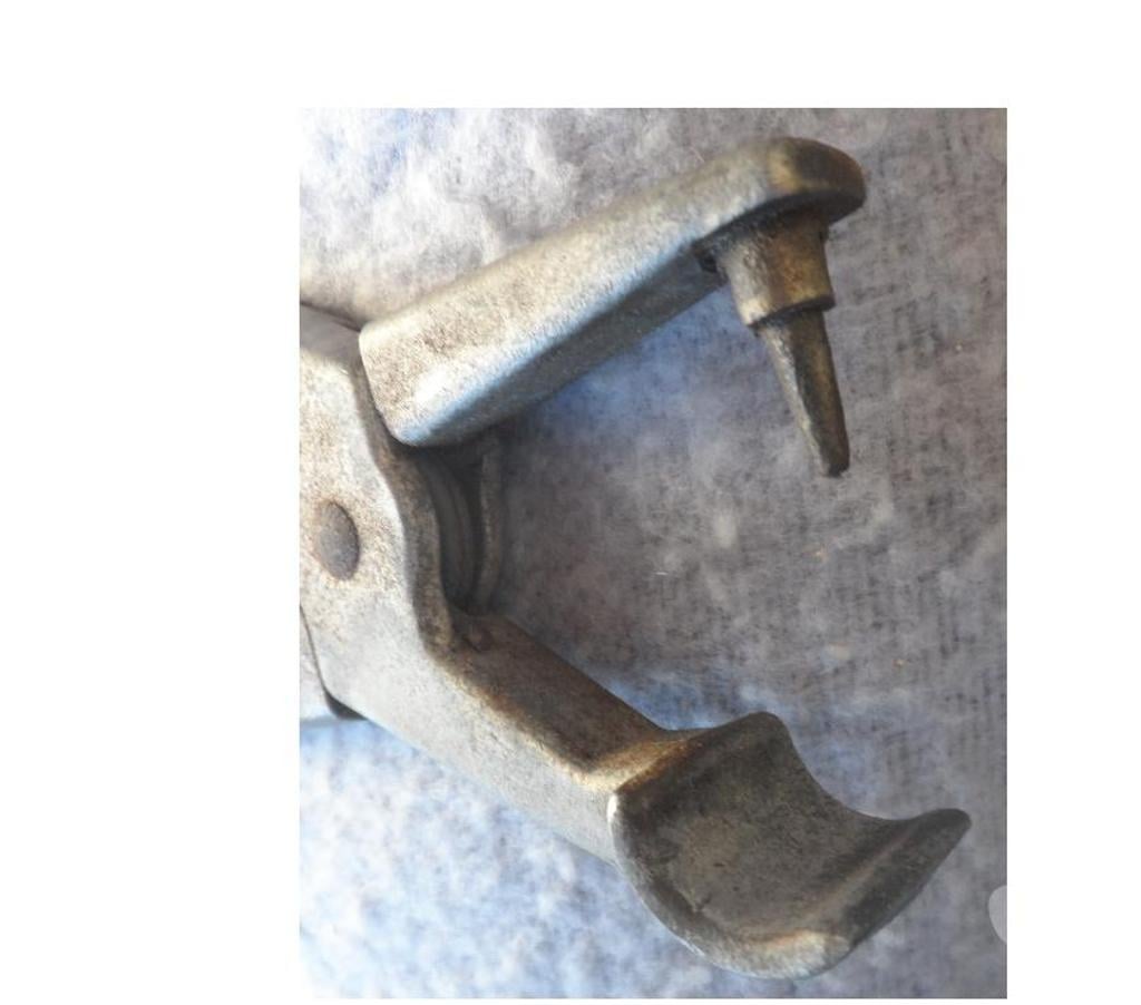  Hérault Castries - 34160 - Photos Vivastreet Pince à ressort en alu gravée Ets. AZALBERT L. 25 cm.