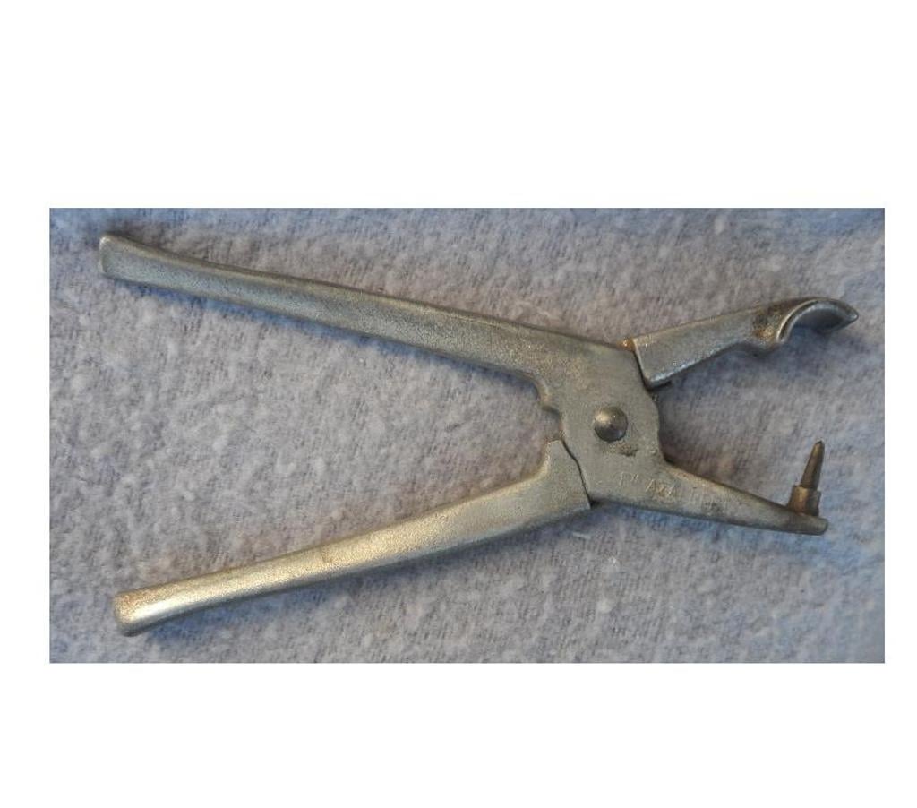  Hérault Castries - 34160 - Photos Vivastreet Pince à ressort en alu gravée Ets. AZALBERT L. 25 cm.