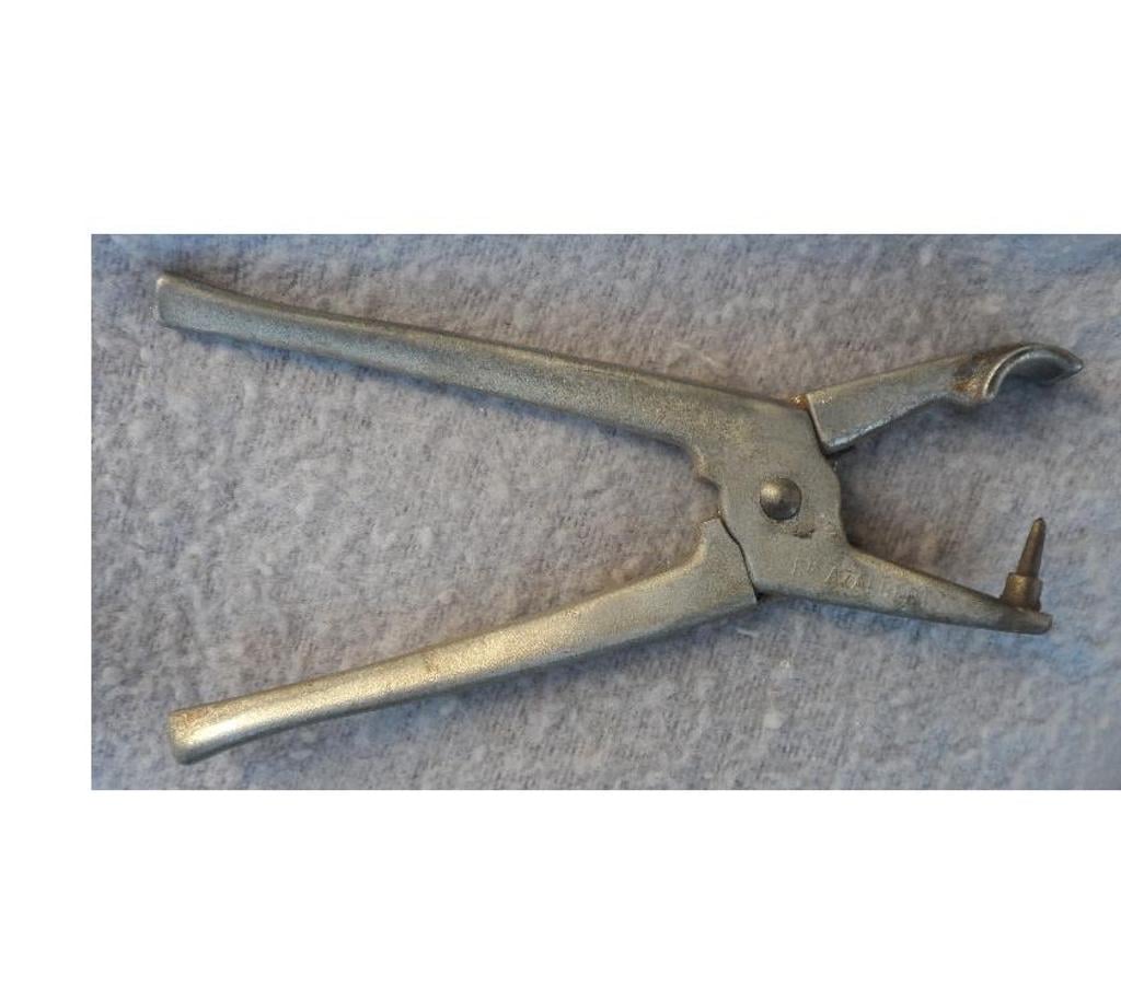  Hérault Castries - 34160 - Photos Vivastreet Pince à ressort en alu gravée Ets. AZALBERT L. 25 cm.