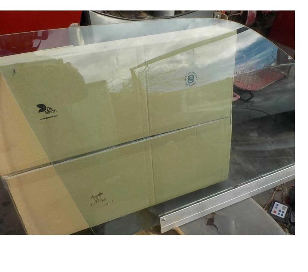 Pièces et services auto Pyrénées-Orientales Perpignan - Photos Vivastreet vitre avant droite jaguar xj40