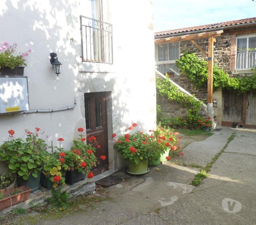location saisonniere Puy-de-Dôme Billom - 63160 - Photos Vivastreet Gîte 3 * Auvergne - campagne - calme et nature