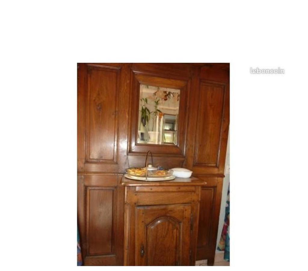 Ameublement & art de la table Rhône La Mulatiere - 69350 - Photos Vivastreet Meuble avec petit placard incorporé en chêne massif
