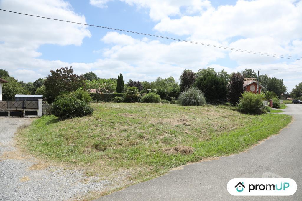 Terrain à vendre Landes Labatut - 40300 - Photos Vivastreet (V6109) Terrain de 890m2 situé à LABATUT