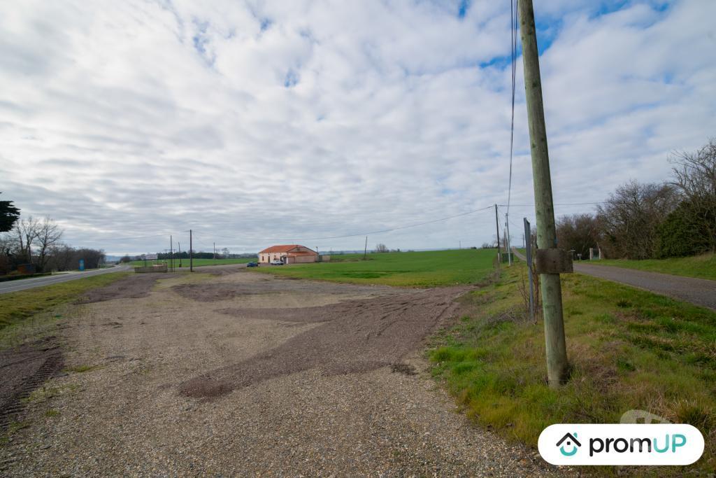 Terrain à vendre Gers Sempesserre - 32700 - Photos Vivastreet (V6513) Terrain constructible de 10 000 m2 à SEMPESSERRE