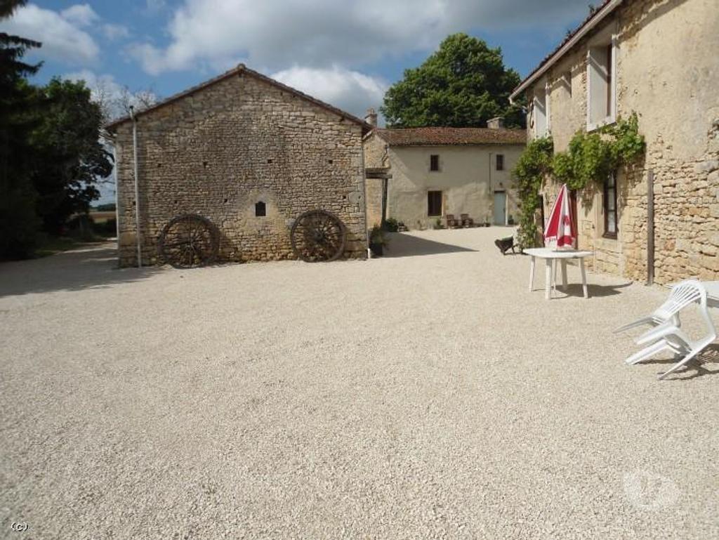 Vente Maison Charente Villefagnan - 16240 - Photos Vivastreet Superbe Propriété Avec Maison Principale Et 5 Gîtes. Belle...