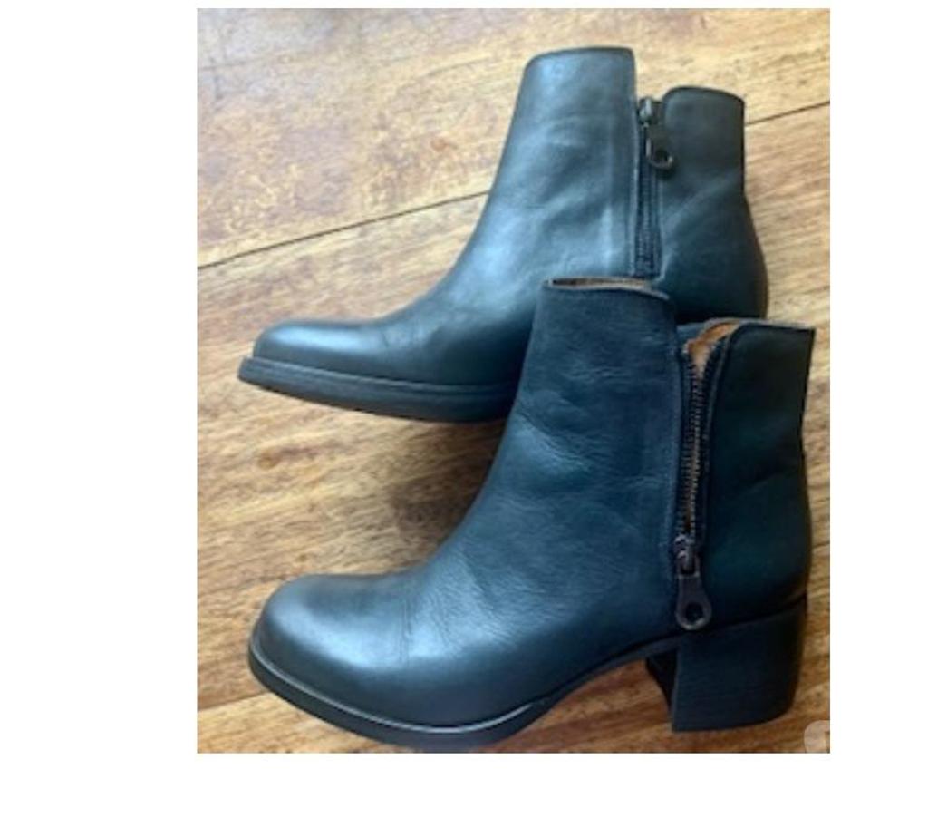 Chaussures Val-de-Marne Villejuif - 94800 - Photos Vivastreet Boots noire pour femme style classique (Seboy's Italienne.)
