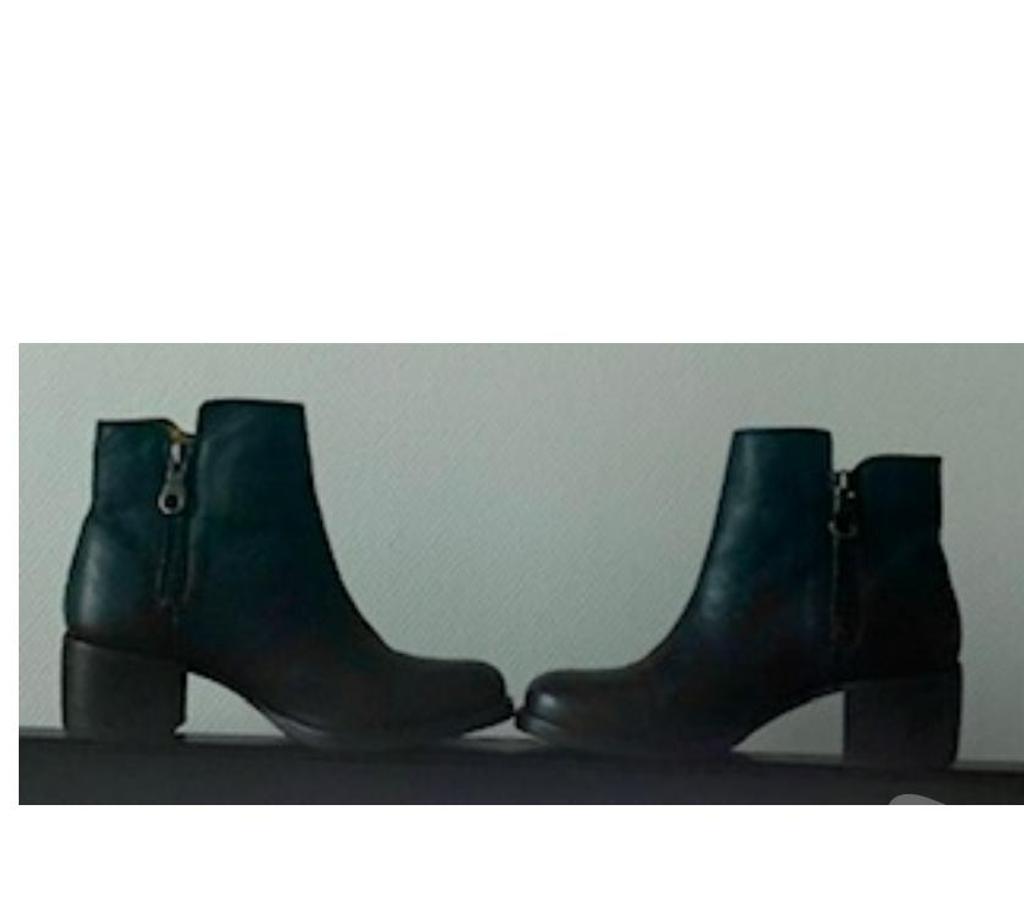 Chaussures Val-de-Marne Villejuif - 94800 - Photos Vivastreet Boots noire pour femme style classique (Seboy's Italienne.)