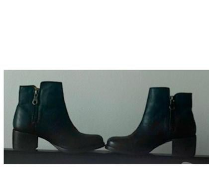 Chaussures et bottes occasion Villejuif Val-de-Marne - Photos Vivastreet Boots noire pour femme style classique (Seboy's Italienne.)