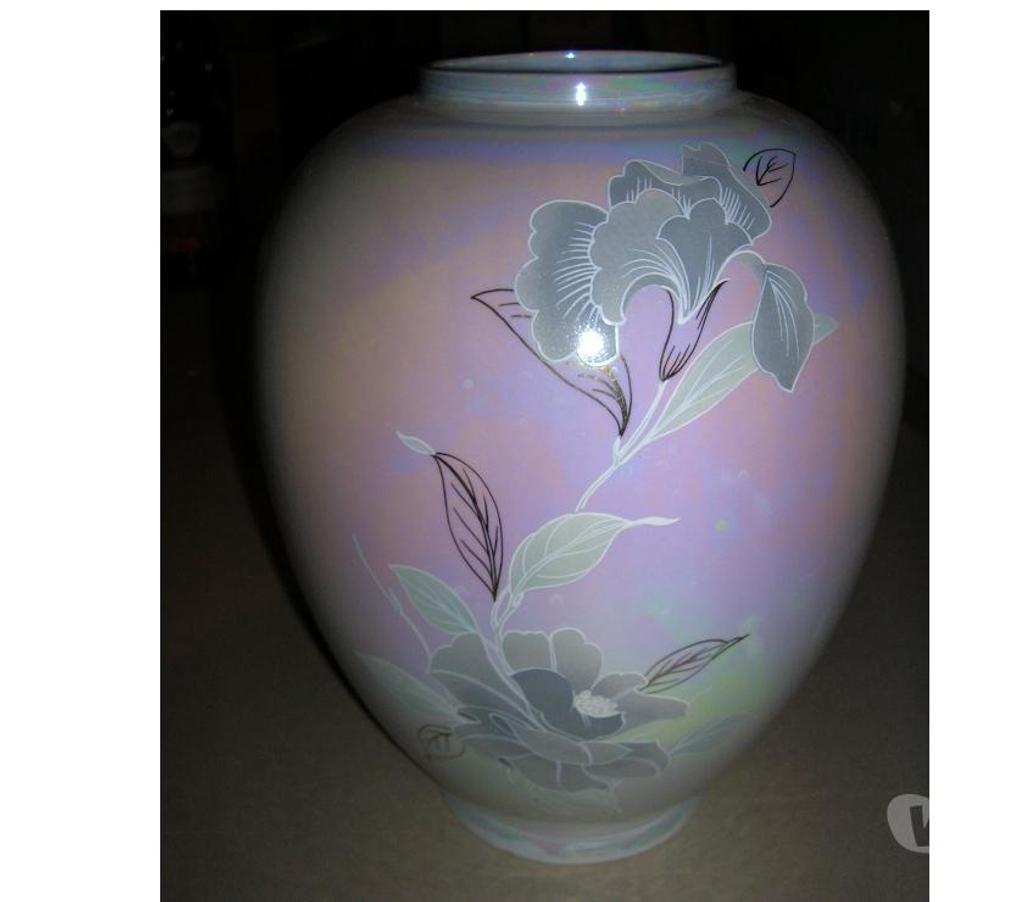 Décoration - art Haute-Garonne Leguevin - 31490 - Photos Vivastreet Vase porcelaine nacré et décor fleur