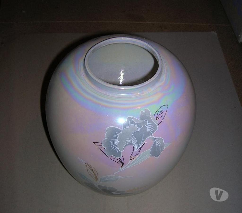 Décoration - art Haute-Garonne Leguevin - 31490 - Photos Vivastreet Vase porcelaine nacré et décor fleur