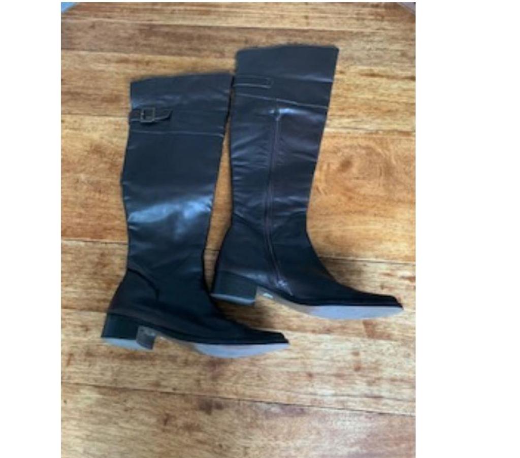 Chaussures Val-de-Marne Villejuif - 94800 - Photos Vivastreet Grandes bottes pour femme en cuir de chez Pacodom