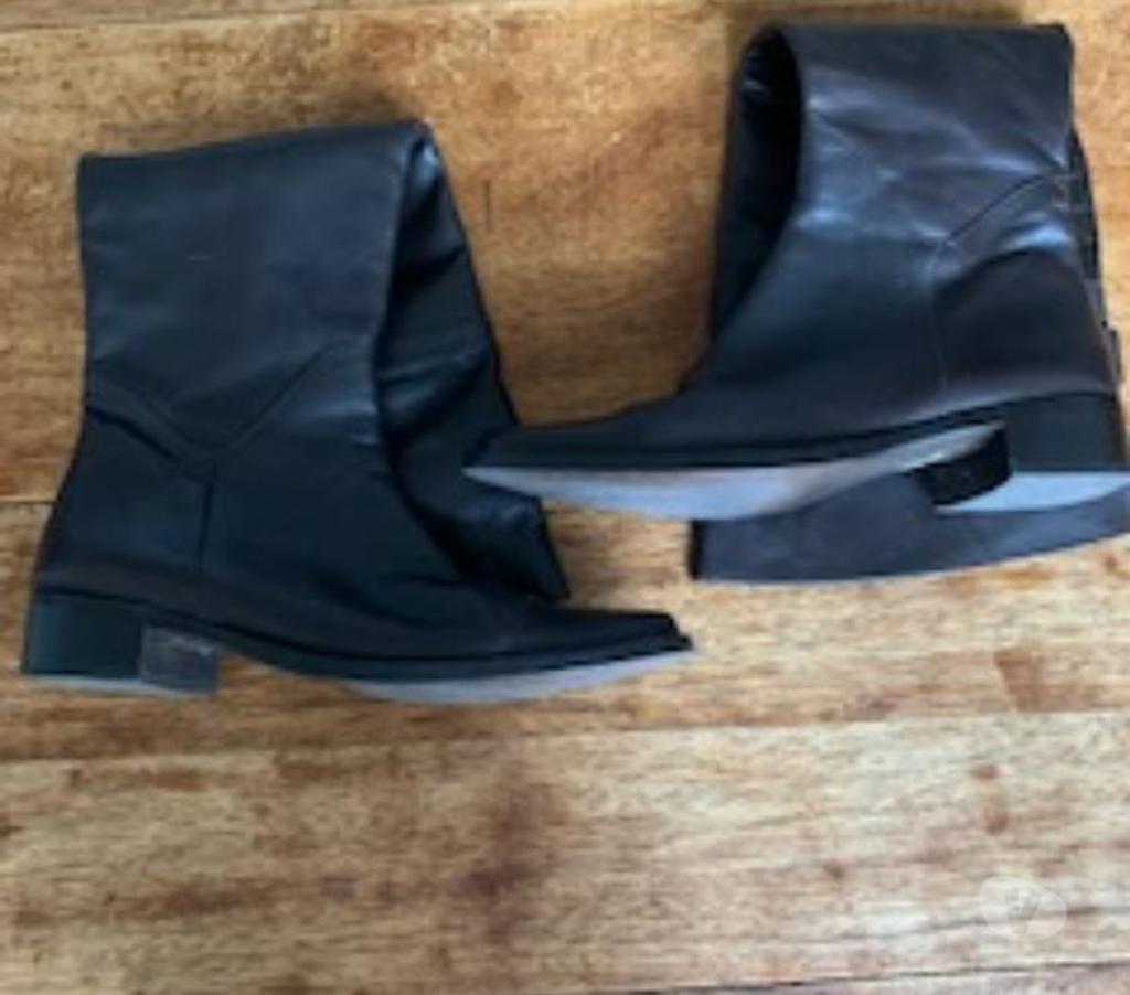 Chaussures Val-de-Marne Villejuif - 94800 - Photos Vivastreet Grandes bottes pour femme en cuir de chez Pacodom