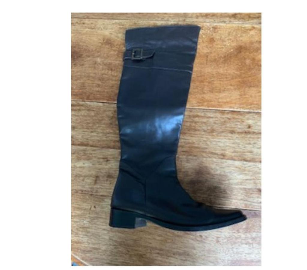 Chaussures Val-de-Marne Villejuif - 94800 - Photos Vivastreet Grandes bottes pour femme en cuir de chez Pacodom