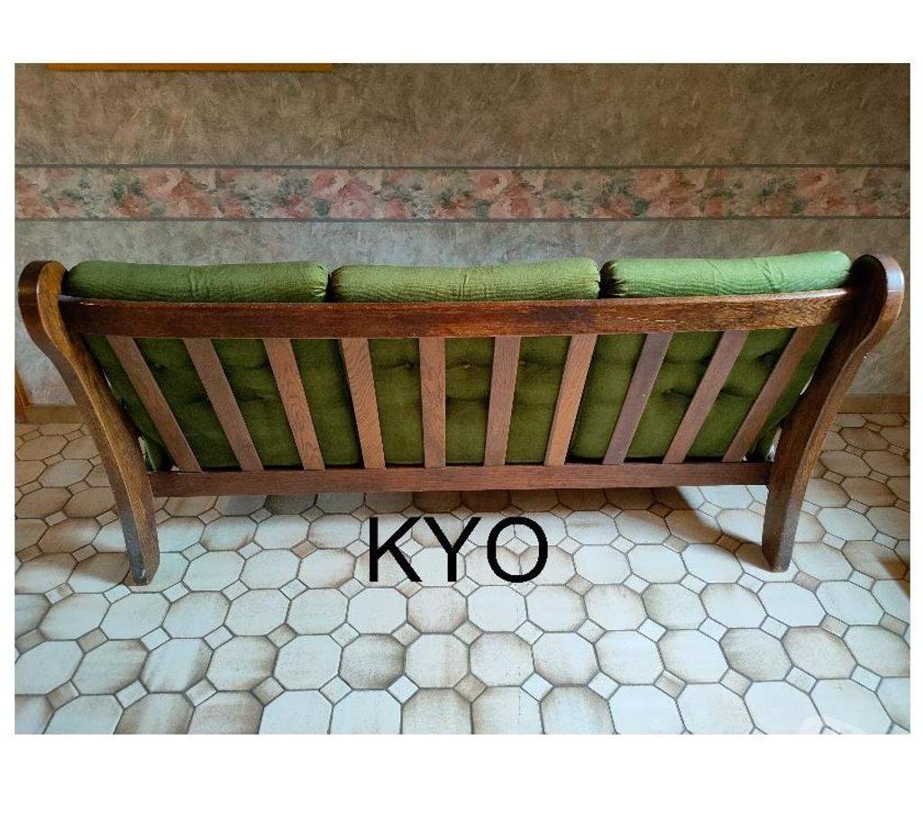 Ameublement & art de la table Jura Foncine le Haut - 39460 - Photos Vivastreet Canapé droit fixe 3 places, accoudoirs, 194cm velours vert