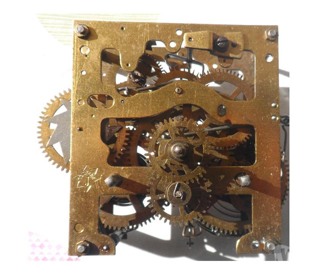 Décoration - art Hérault Castries - 34160 - Photos Vivastreet Pendulette mécanique ancienne à pendre JUNGHANS du XIXème 