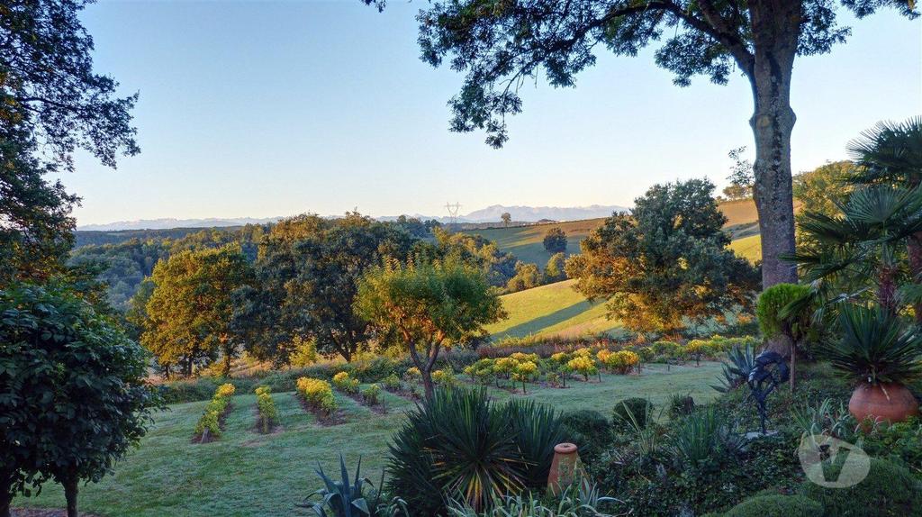 Vente Maison Haute-Garonne Boulogne sur Gesse - 31350 - Photos Vivastreet Belle maison de campagne avec superbe parc, gîte et piscine.