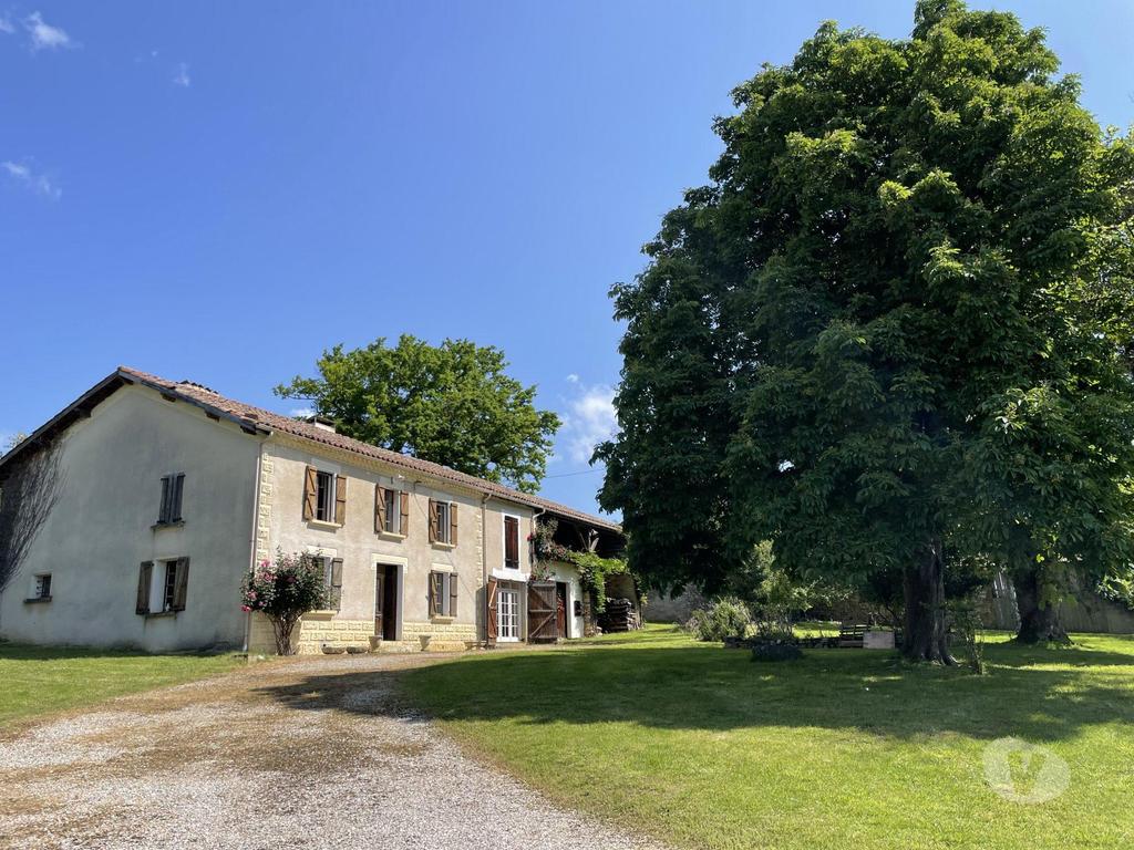 Vente Maison Haute-Garonne Gensac de Boulogne - 31350 - Photos Vivastreet Maison de caractere dans joli hameau avec jardin et piscine